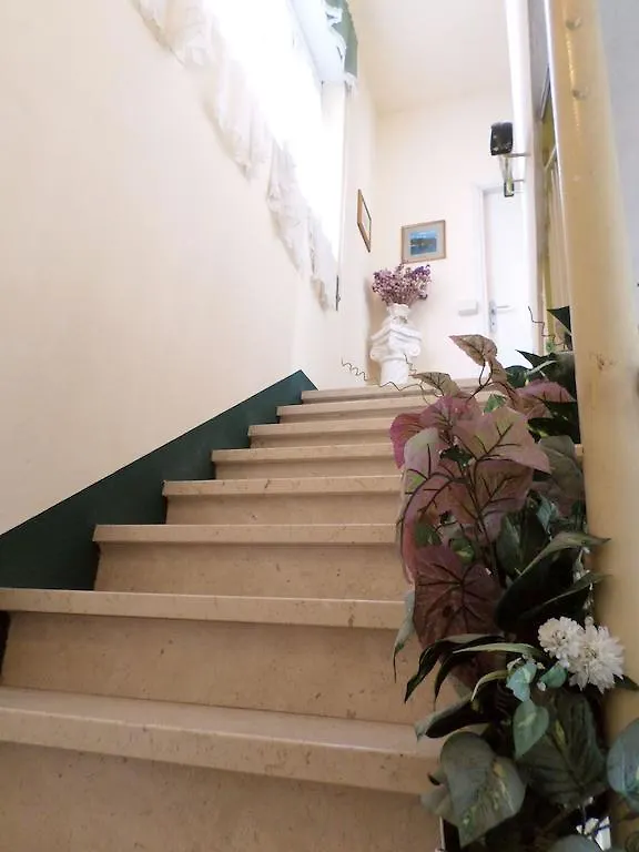 Bed & Breakfast Le Midi Versilia Lido di Camaiore